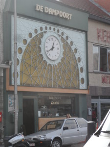 Antwerpenplein - Brasserie met klok
