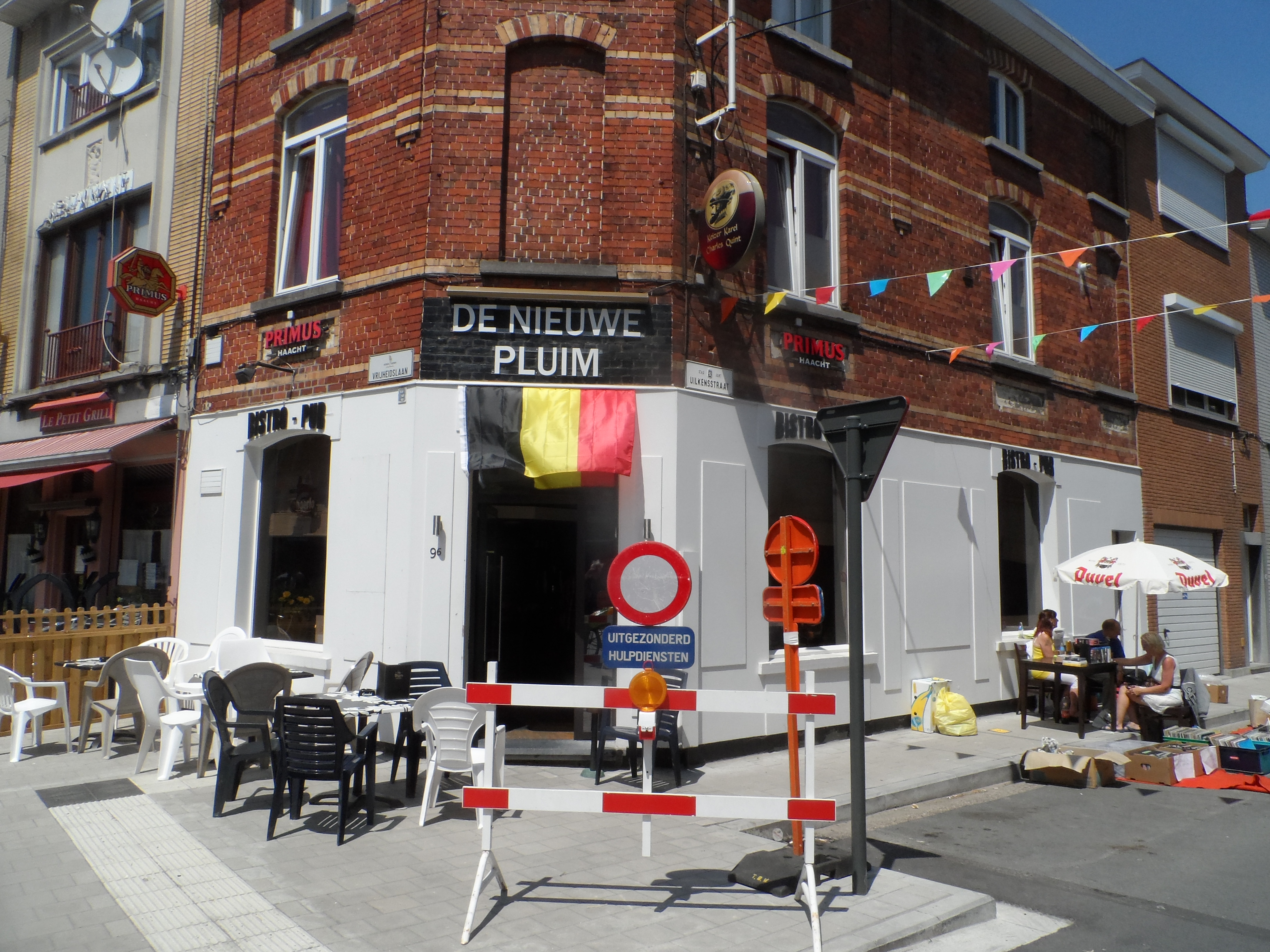 Uilkensstraat - hoek Vrijheidslaan - café De Nieuwe Pluim