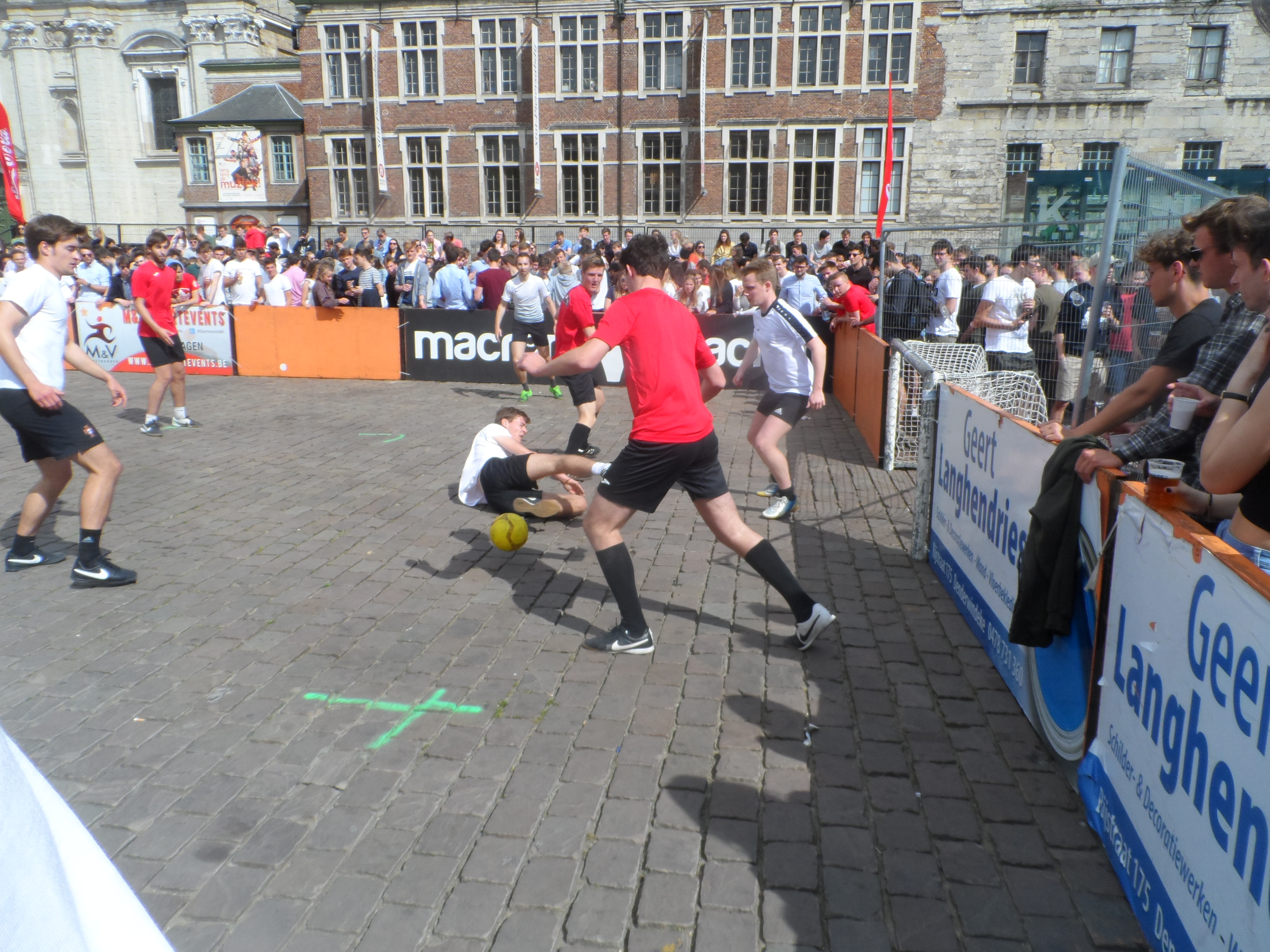 EVENT - Student Street Soccer - Studenten voetballen op Sint-Pietersplein (6)