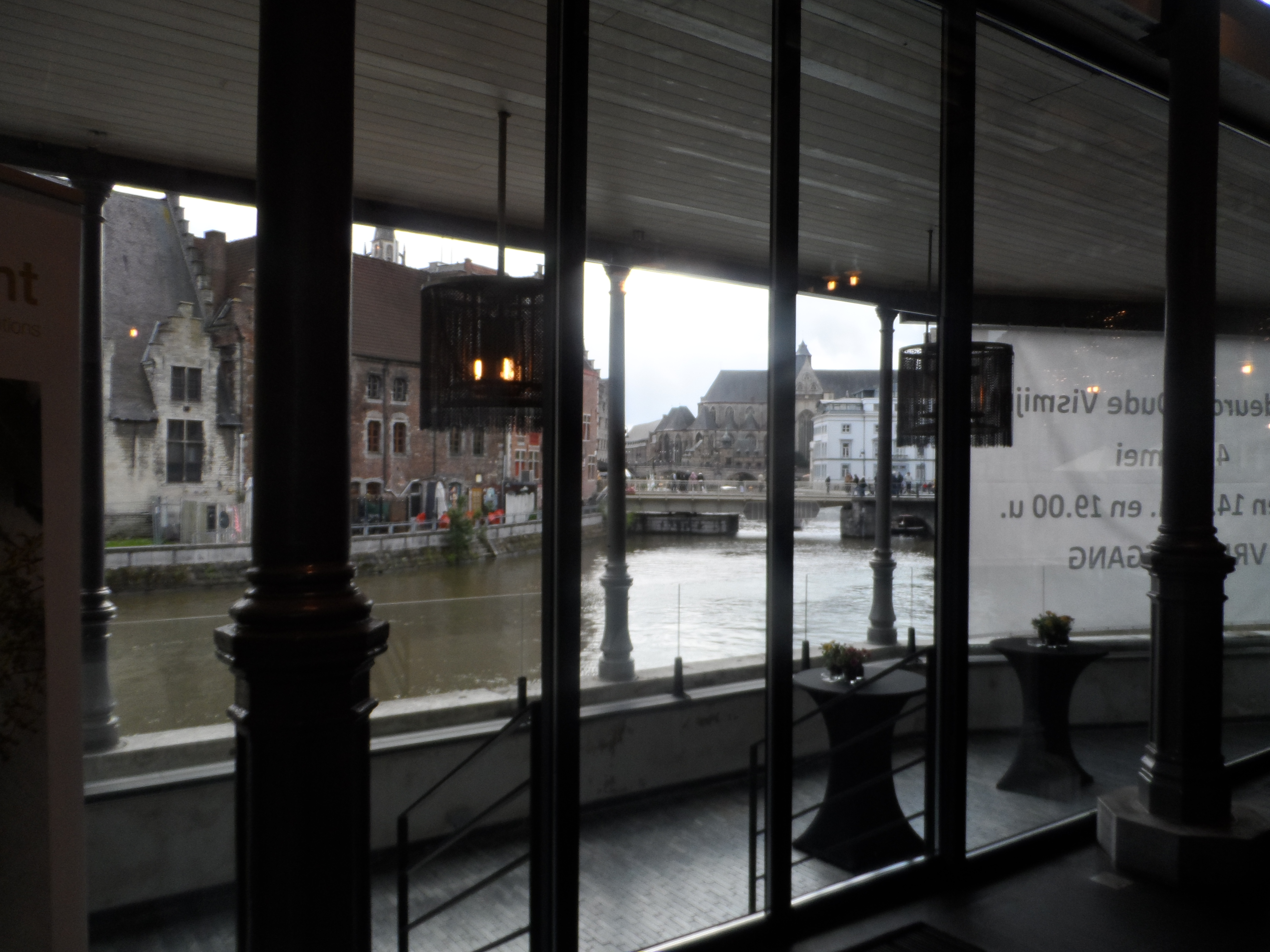 Sint-Veerleplein - Oude Vismijn - restaurant opendeur-